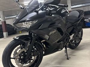 KAWASAKI NINJA 650, JAHRGANG 2025 TOP ZUSTAND!