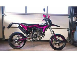 BETA RR MOTARD 4T 125 (11 KW) AB 16 JAHREN PINK__MOTO ENZIAN