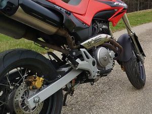 HONDA FMX 650 SUPERMOTARD ROUGE ET NOIRE - PRÊTE À ROULER!