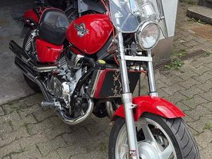HONDA VF750C MAGNA MIT WINDSCHUTZSCHEIBE UND ZUBEHÖR