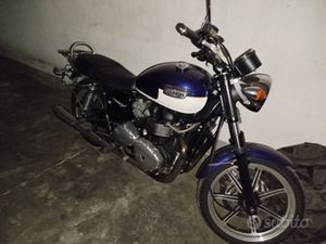 TRIUMPH BONNEVILLE SE 2009