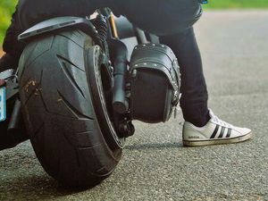 E ROLLER CHOPPER INCL. 2 X AKKU & ZUBEHÖR