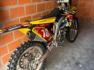 ② SUZUKI RMZ 250