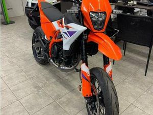 2025 KTM 390 SMC R