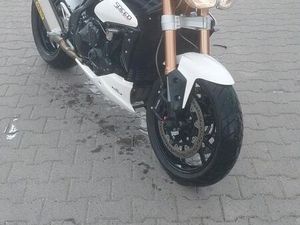 TRIUMPH SPEED TRIPLE