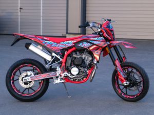 SWM SM 125 R SUPERMOTO FP EDITION ELECTRIC RED MOTORRAD MOTARD