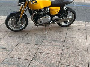 TRIUMPH THRUXTON R