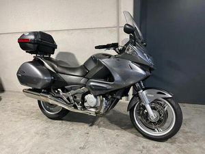 ② HONDA DEAUVILLE NT 700 MET TOPCASE