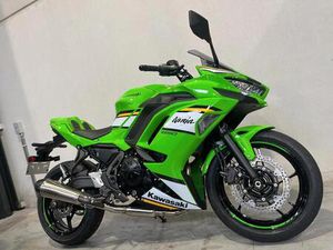 ② KAWASAKI NINJA 650 KRT 35KW (ANNÉE DE CONSTRUCTION 2025)