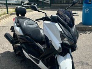 YAMAHA 125 TRÈS BON ÉTAT (REVISION/COURROIE ET PNEU OK)