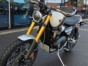 TRIUMPH SCRAMBLER 1200 XE ZWEIFARBIG