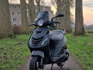 PIAGGIO ZIP 4T FULL OPTION 2016 — SCOOTERS | PIAGGIO — MARKTPLAATS