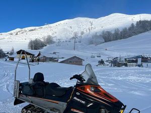 VEND MOTONEIGE ET TRAÎNEAU