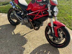 DUCATI MONSTER 696