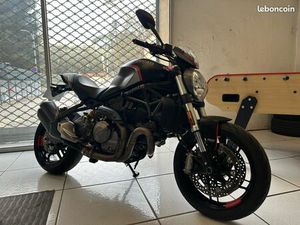TRÈS BELLE DUCATI MONSTER 821 STEALTH