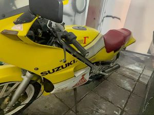 SUZUKI RGV 250