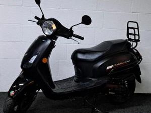 MAT ZWARTE SYM FIDDLE II BROMSCOOTER — SCOOTERS | SYM — MARKTPLAATS