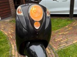 SYM MIO BROMSCOOTER (2010) - RIJD PRIMA! — SCOOTERS | SYM — MARKTPLAATS