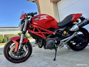 MOTO DUCATI MONSTER 696