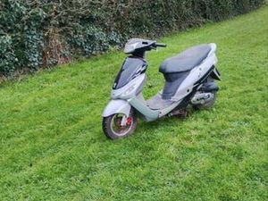 PEUGEOT V CLIC SILVER SPORT GEEL KENTEKEN — SCOOTERS | PEUGEOT — MARKTPLAATS