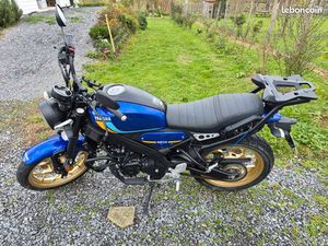 YAMAHA XSR 125 – JAUNE & BLEU – 26/03/2024 – 5 300 KM – ENTRETIEN À JOUR – 3 470