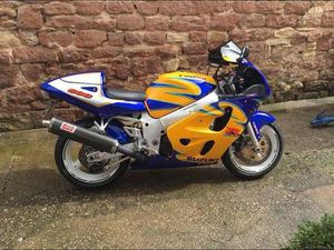 GSX R 600 SRAD CORONA EXTRA