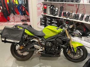 TRIUMPH - STREET TRIPLE