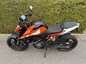 KTM DUKE 125 MIT AKRAPOVIC