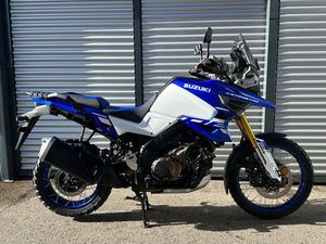 SUZUKI V-STROM 1050DE / DL1050 / ZUBEHÖR / REIFEN NEU !