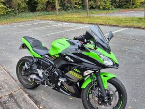 MOTO KAWASAKI NINJA 650
