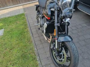 ② TRIUMPH TRIDENT 660