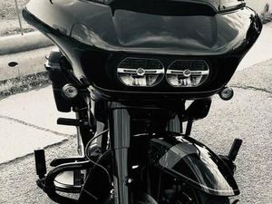 ② HARLEY DAVIDSON ROAD GLIDE CVO BLACK EARTH VIVID BLACK 2018