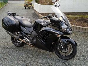 ② KAWASAKI GTR 1400