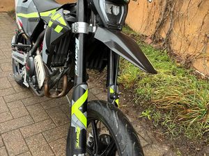 MOTARD 125 PERFORMANCE