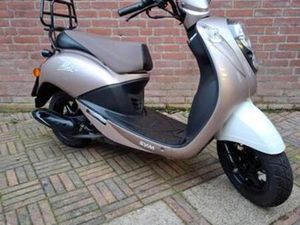 SYM MIO 50 SCOOTER - ZO GOED ALS NIEUW! — SCOOTERS | SYM — MARKTPLAATS