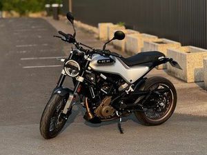 VENDS / ECHANGE HUSQVARNA VITPILEN / SVARTPILEN 401 2023