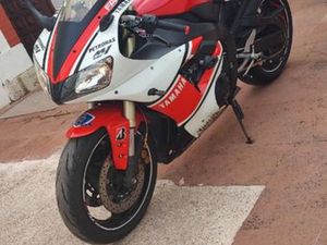 YAMAHA R1