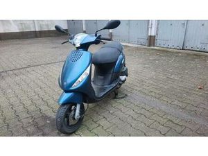 PIAGGIO ZIP 4TAKT 50 CCM MOTORROLLER 45KM/H PAPIERE SEHR GU ROLLER