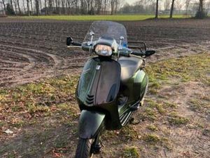 VESPA CUSTUM SPRINT 4T 49CC CHAMELEON GREEN ORANGE — SCOOTERS | VESPA — MARKTPLAATS