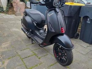 PIAGGIO VESPA SPRINT 50 | MAT ZWART | 2022 — SCOOTERS | VESPA — MARKTPLAATS
