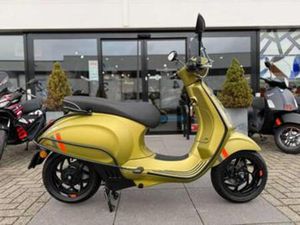 VESPA SPRINT 45 KM ELETTRICA DEMO / BTW EINDEJAAR DEAL — SCOOTERS | VESPA — MARKTPLAATS
