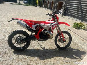 BETA 300 RR X-PRO ENDURO 2025 – 500 KM / 21 H – ÉTAT PROCHE DU NEUF
