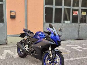 YAMAHA YZF-R125 BLAU