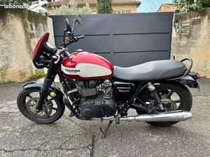 TRIUMPH BONNEVILLE ROUGE