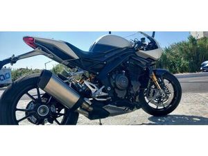 TRIUMPH SPEED TRIPLE RR GLÓRIA E VERA CRUZ