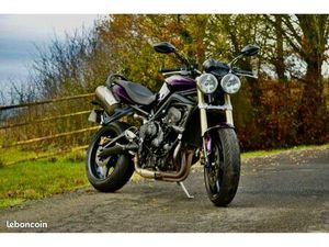 TRIUMPH STREET TRIPLE 675