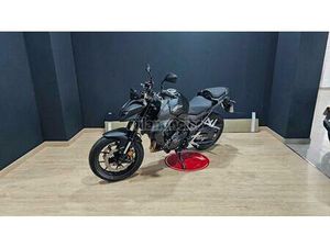 HONDA - CB 750 HORNET