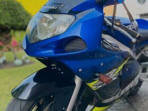 SUZUKI GSX-R 600- TÜV NEU- KETTE NEU-ÖLWECHSEL FRISCH