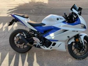 YAMAHA R3