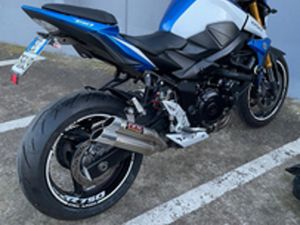 SUZUKI GSR 750